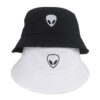 2-Bobs-alien-blanc-et-noir-empilés-présenté-sur-fond-blanc-2