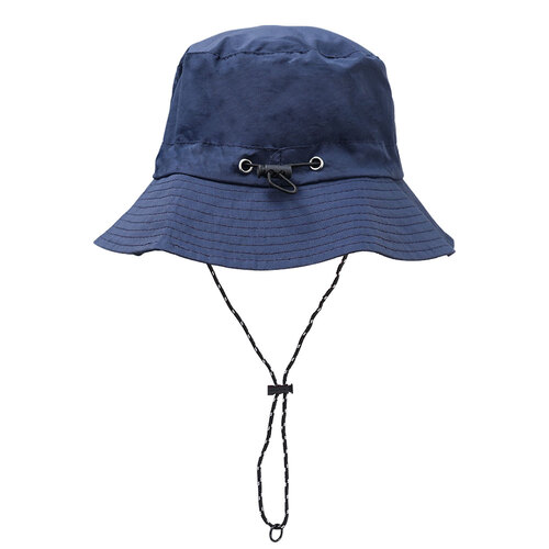 Bob-imperméable-bleu-présenté-sur-un-fond-blanc.JPEG