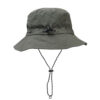 Bob-imperméable-vert-présenté-sur-un-fond-blanc