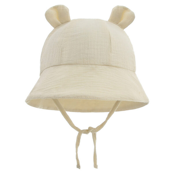 Bob-pour-bébé-de-couleur-beige-présenté-sur-fond-blanc