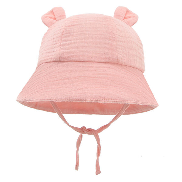 Bob-pour-bébé-de-couleur-rose-présenté-sur-fond-blanc