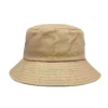 Bob chapeau pour grosses têtes couleur beige foncé sur un fond blanc