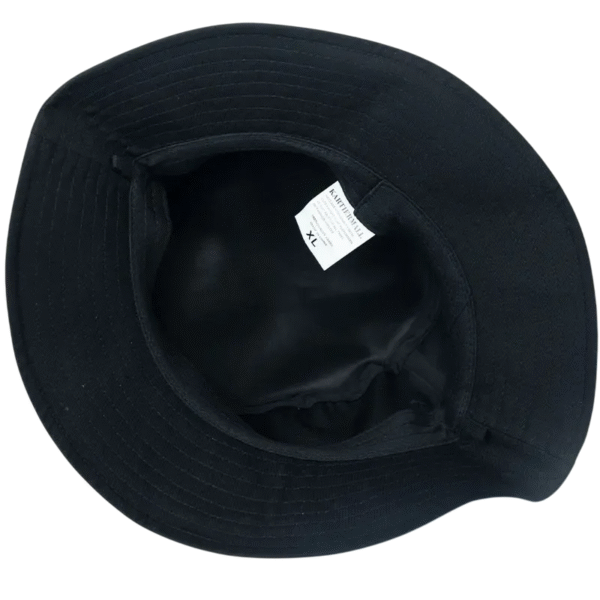 Vue sur l'intérieur d'un chapeau bob grosse tête