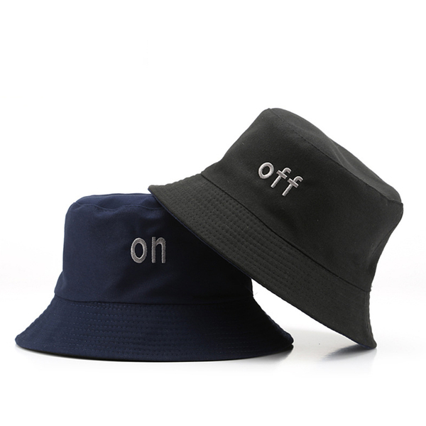 Bob-réversible-bleu-et-noir-sur-fond-blanc