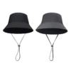 Deux bobs chapeaux grande taille sont présentés sur un fond blanc