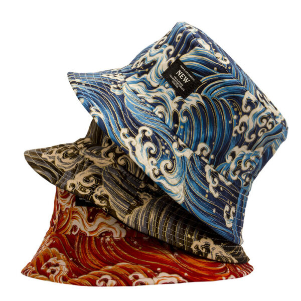 3-bobs-été-pour-homme-bleu-orange-et-noir-empiles-les-uns-sur-les-autres-fond-blanc