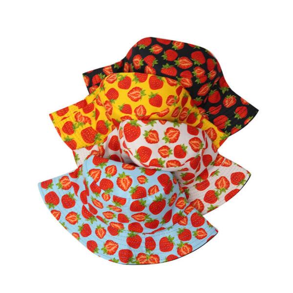 4-bobs-motif-de-fraises-imprimés-pliés-a-plat-les-uns-sur-les-autres