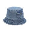 Bob-en-denim-couleur-bleu-clair-présenté-sur-fond-blanc
