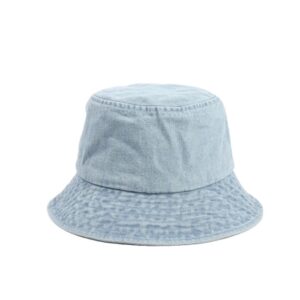 Bob-en-jean-homme-bleu-ciel-présenté-sur-fond-blanc