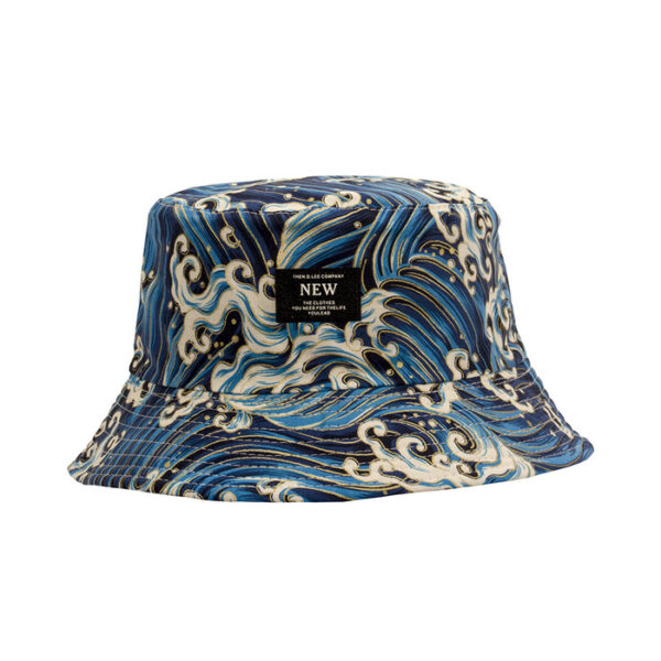 Un-bob-été-pour-homme-de-couleur-bleu-sur-fond-blanc