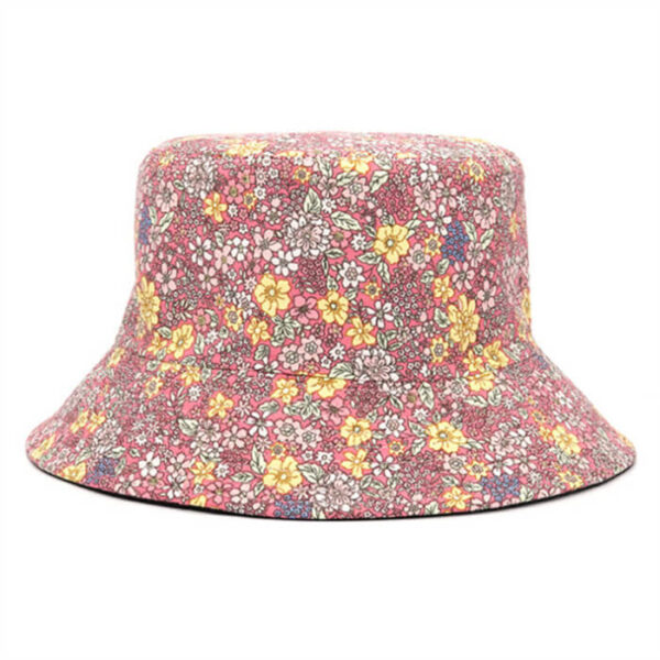 Bob-fleuri-de-couleur-rose-présenté-sur-fond-blanc