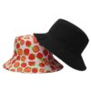 Bob-noir-chevauche-un-bob-fraise-blanc