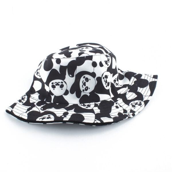 Bob-motif-panda-couleur-noir-et-blanc-plié-à-plat-sur-fond-blanc