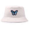 Bob-papillon-brodé-couleur-rose-sur-un-fond-blanc
