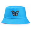 Bob-papillon-brodé-couleur-bleu-ciel-sur-un-fond-blanc