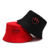 Bob-réversible-smiley-rouge-et-noir-fond-blanc