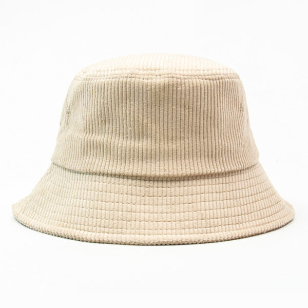 Bob-velours-couleur-beige-présenté-sur-fond-blanc