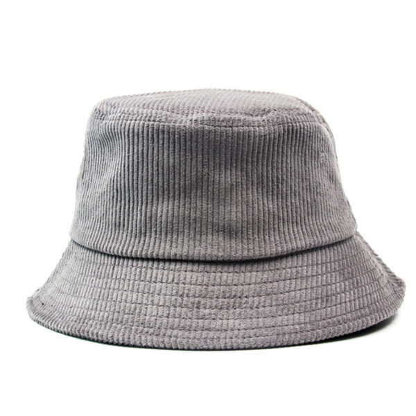 Bob-velours-couleur-gris-présenté-sur-fond-blanc