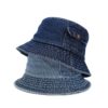Un-bob-denim-bleu-nuit-empilé-sur-un-bob-bleu-clair
