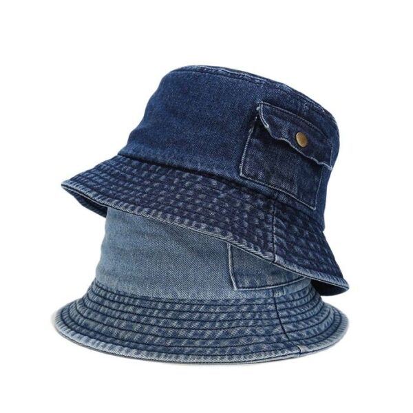 Un-bob-denim-bleu-nuit-empilé-sur-un-bob-bleu-clair