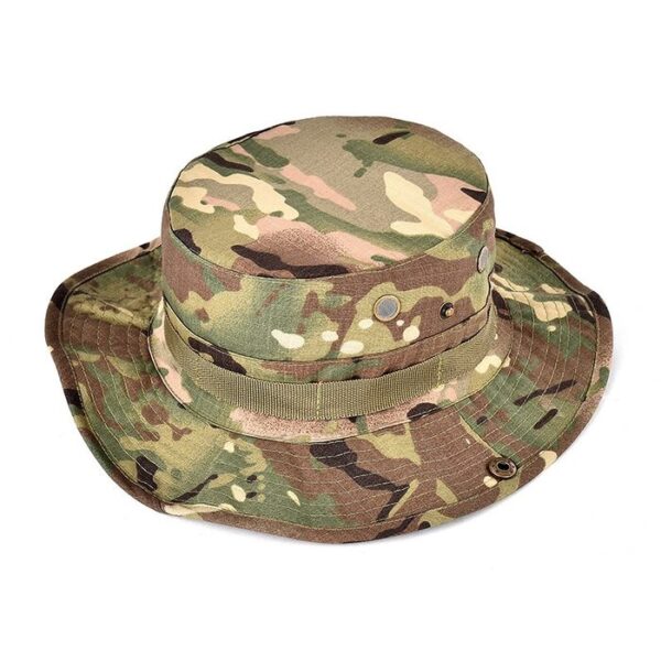 Bob-militaire-tactique-armée-américaine-sur-fond-blanc