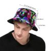 Jeune-homme-porte-bob-motif-de-champignons-et-les-dimensions-du-chapeau-sont-spécifiées