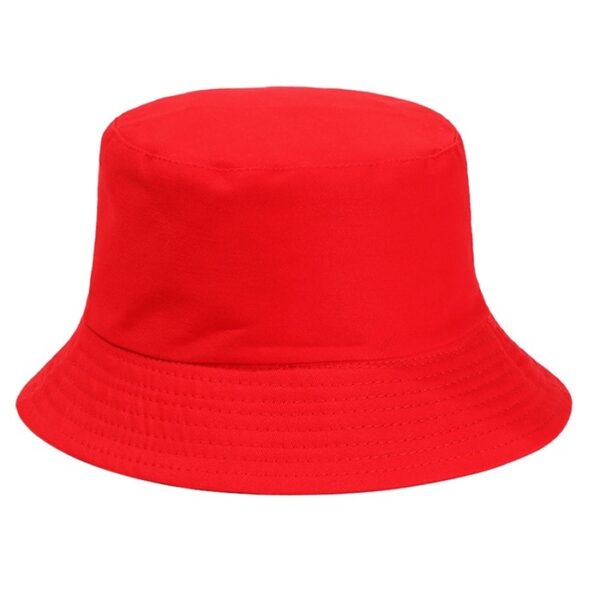 Bob-chapeau-couleur-rouge-sur-fond-blanc
