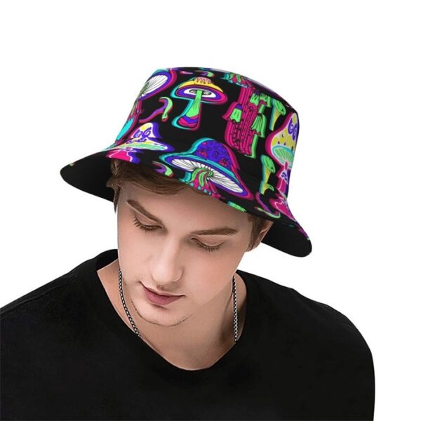 Homme-porte-un-chapeau-bob-hallucinogène
