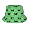 bob-chapeau-petites-têtes-d'alien-qui-regardent