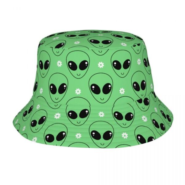 bob-chapeau-petites-têtes-d'alien-qui-regardent