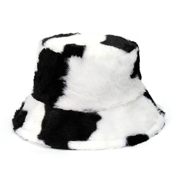 Bob-en-fourrure-style-tâches-de-vache-sur-fond-blanc