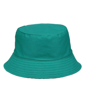 Un bob vert sur un fond blanc