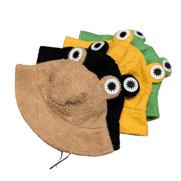 4 bucket hat son pliés les uns sur les autres