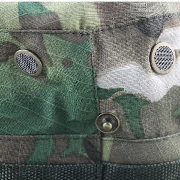 Zoom œillets d'aération sur la calotte du bob militaire