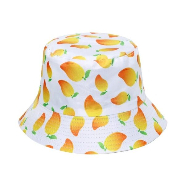 Un bob chapeau blanc avec des poires