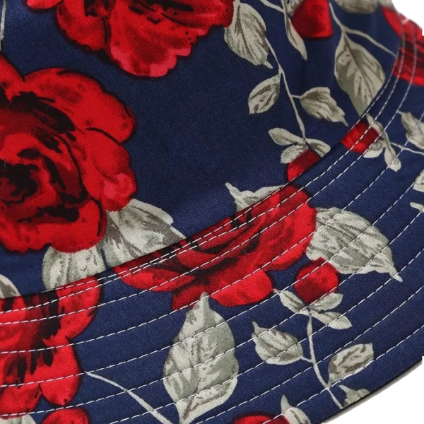 Zoom sur les détail des coutures du bob chapeau
