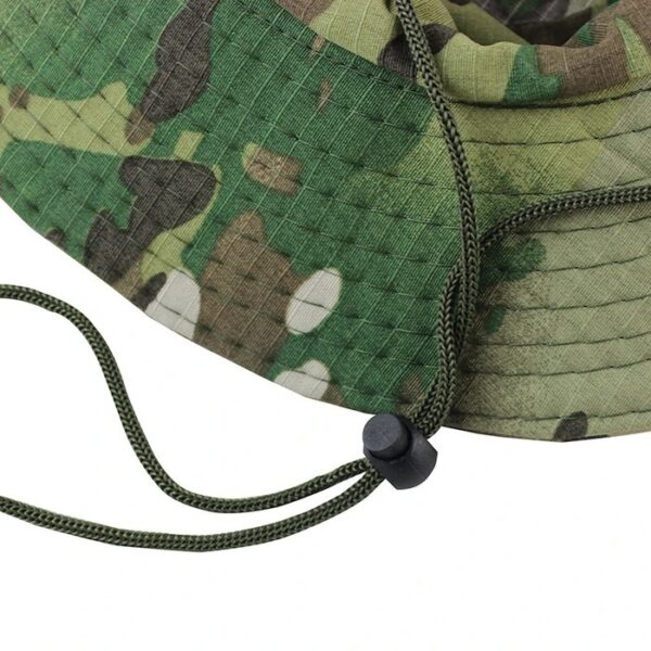 Gros plan sur les détails du chapeau bob militaire