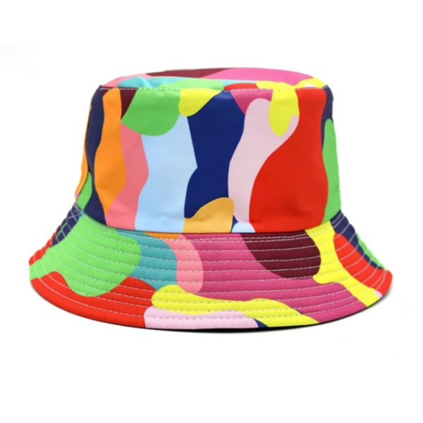 Bob chapeau style arlequin sur un fond blanc