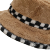 Zoom sur la qualité de finition du bob chapeau fourrure vintage