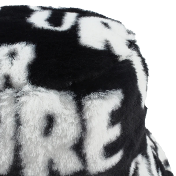 Zoom sur la texture du bob chapeau fourrure
