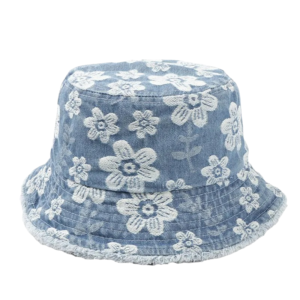 Un bob bleu en jean avec des fleurs azalée imprimées