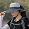 Femme de profil avec bob ficelle