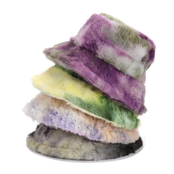 Les 4 versions du bob fourrure colorcloud sont empilées les unes sur les autres