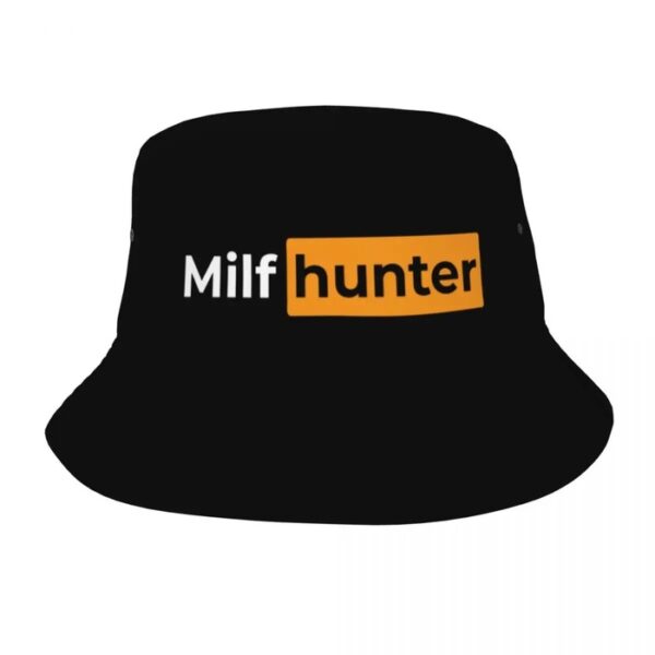 Bob chapeau noir avec imprimé "milf hunter"