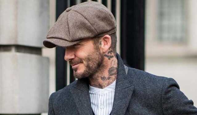 Célébrité qui porte une casquette gavroche