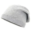 Un bonnet 100% coton gris sur fond blanc