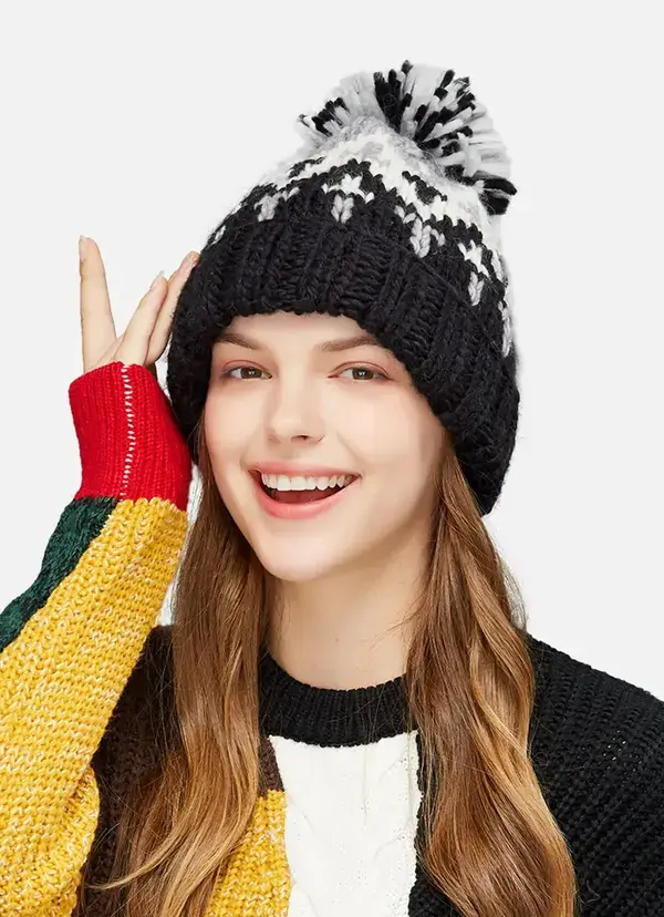 bonnet-chaud-hiver-avec-pompon-pour-femme