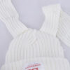Zoom qualité laine du bonnet blanc avec oreilles de lapin