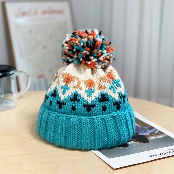 bonnet-pompon-bleu-clair