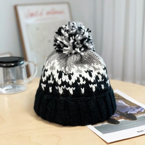 bonnet-pompon-femme-noir